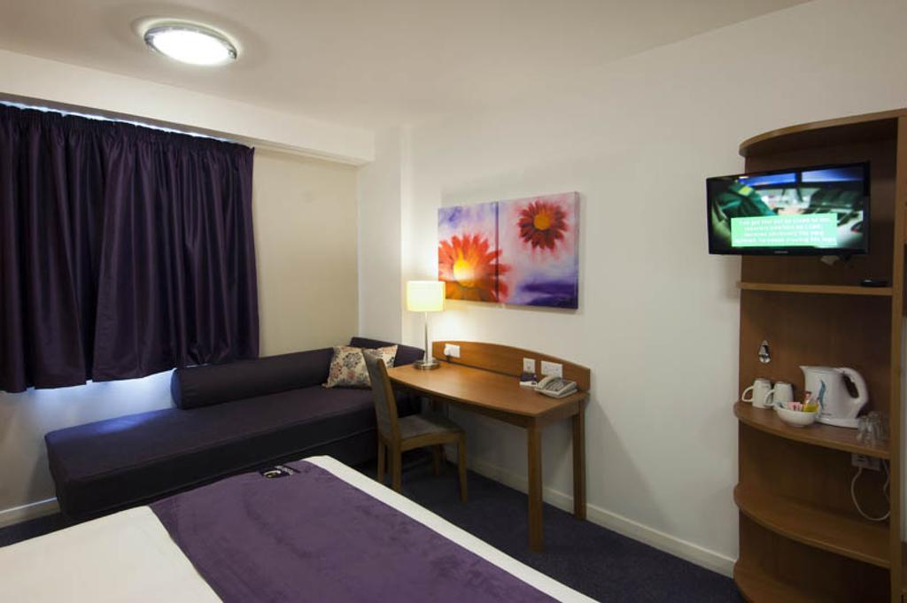 Premier Inn Hatfield Экстерьер фото