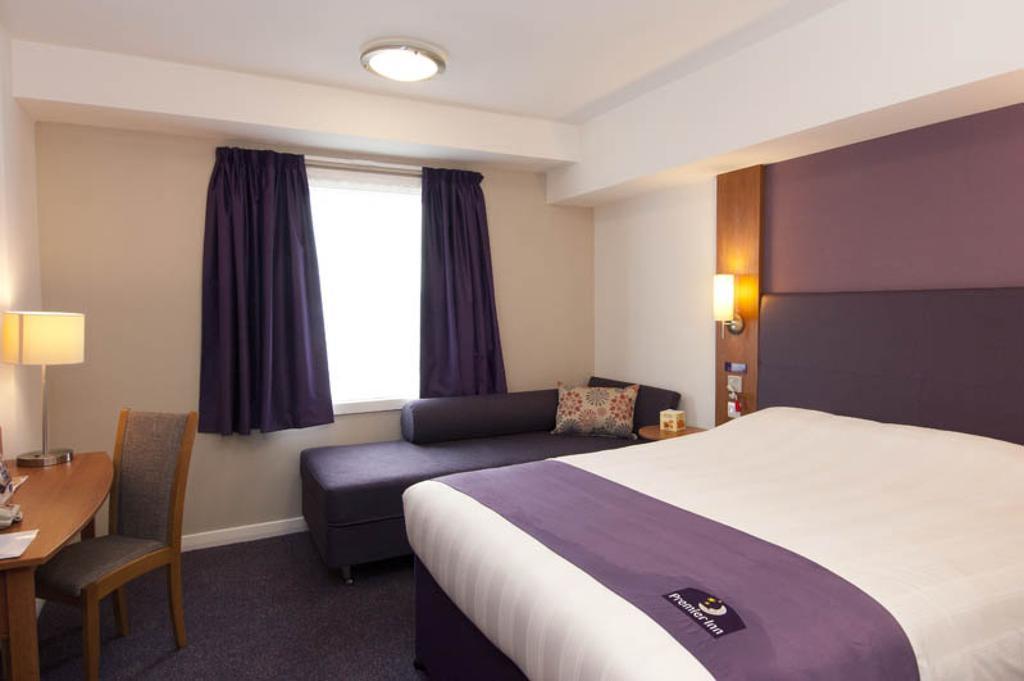 Premier Inn Hatfield Экстерьер фото
