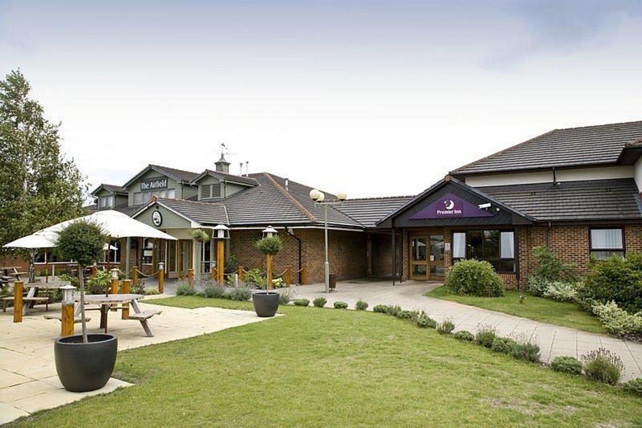 Premier Inn Hatfield Экстерьер фото