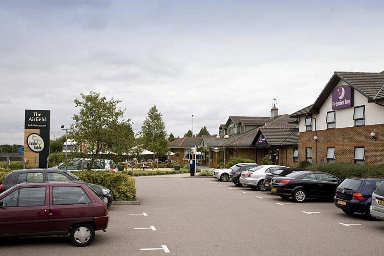 Premier Inn Hatfield Экстерьер фото