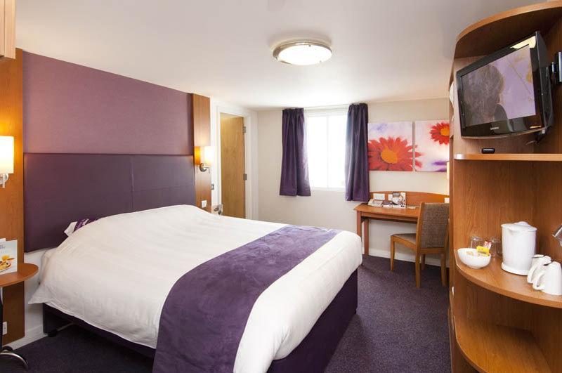 Premier Inn Hatfield Экстерьер фото