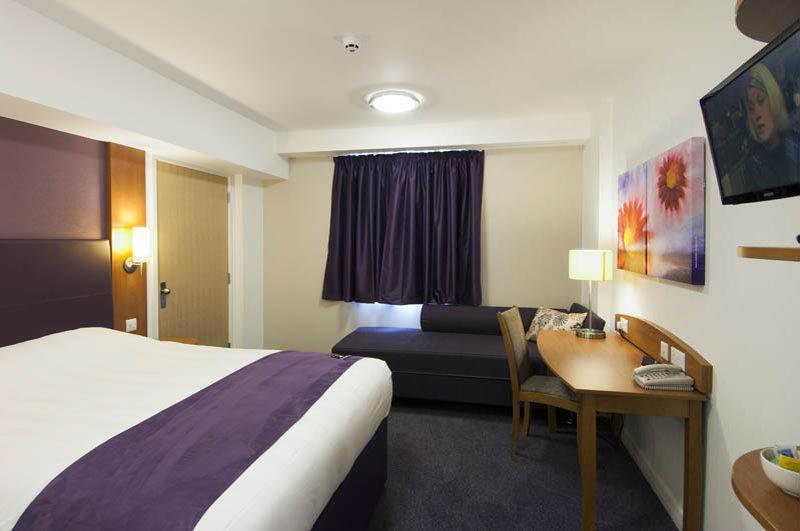 Premier Inn Hatfield Экстерьер фото